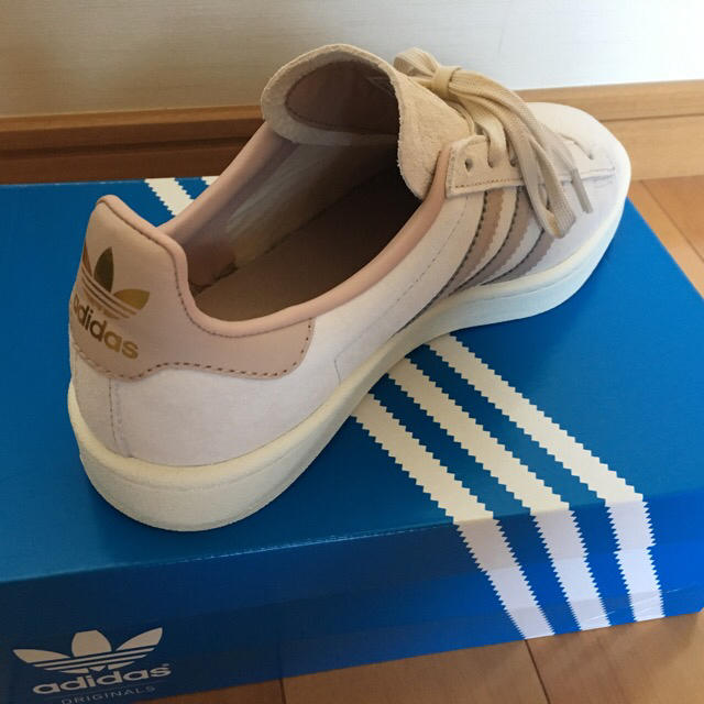 新品・未使用  adidas スニーカー 2