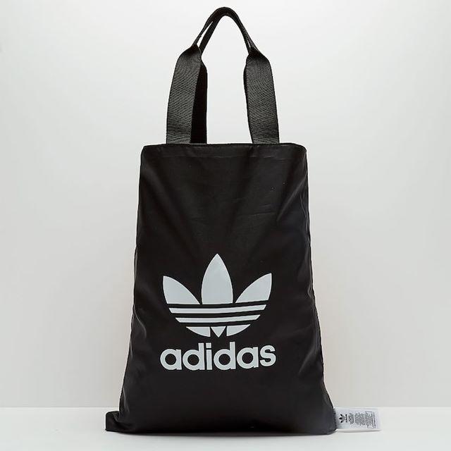 adidas(アディダス)の【新品・即発送OK】adidas オリジナルス ショッパー トート 花柄/黒 レディースのバッグ(トートバッグ)の商品写真