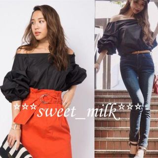 セシルマクビー(CECIL McBEE)のセシルマクビー　ティアードフリル袖オフショルブラウス　黒(シャツ/ブラウス(長袖/七分))