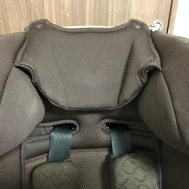 Aprica(アップリカ)の［お値下げしました］アップリカ フラディアグロウ ISOFIX デラックス キッズ/ベビー/マタニティの外出/移動用品(自動車用チャイルドシート本体)の商品写真