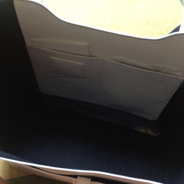 UNTITLED(アンタイトル)のバッグ(ホワイト×ネイビー) レディースのバッグ(トートバッグ)の商品写真