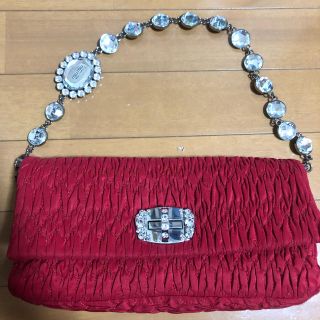 ミュウミュウ(miumiu)のmiumiu クリスタルデザイン クラッチバッグ(クラッチバッグ)