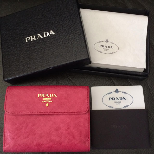 PRADA(プラダ)の新品未使用 プラダサフィアーノレザーミニ折財布23 長バッグピンクコインケース レディースのファッション小物(財布)の商品写真