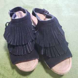 ミネトンカ(Minnetonka)のMINNETONKA　黒　サンダル(サンダル)