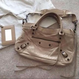 バレンシアガバッグ(BALENCIAGA BAG)の美品 BALENCIAGA バレンシアガ ファースト シティ ベージュ(ハンドバッグ)