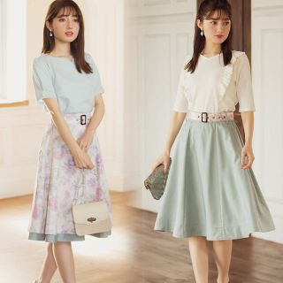 トッコ(tocco)の華麗に揺れる、春めくレディのボタニカルフラワープリントリバーシブルスカート(ひざ丈スカート)