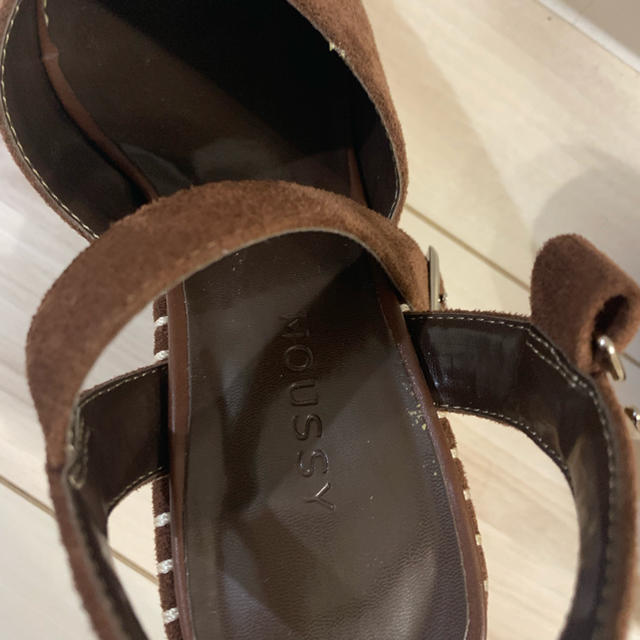 moussy(マウジー)のBUCKEL WOODEN SABOT (BRN) サボ レディースの靴/シューズ(サンダル)の商品写真