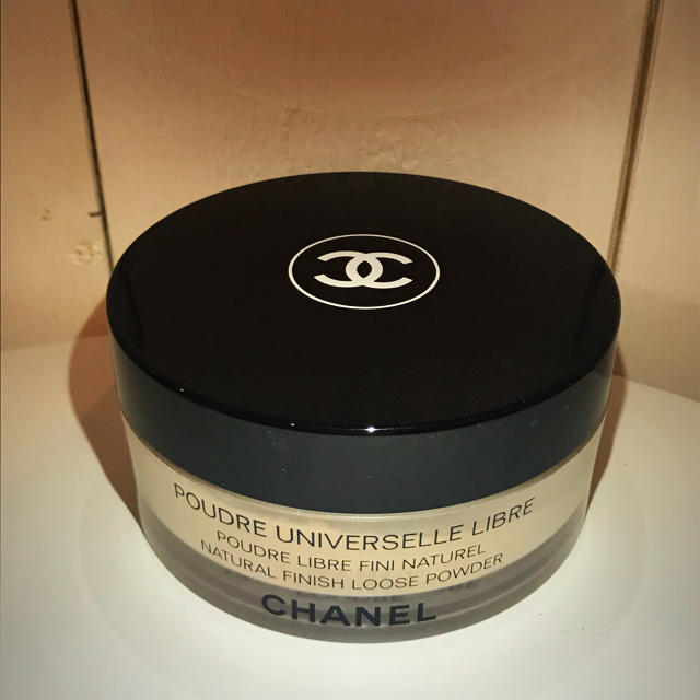 CHANEL(シャネル)のCHANEL フェイスパウダー プードゥル ユニヴェルセル リーブル ラメ入り コスメ/美容のベースメイク/化粧品(その他)の商品写真