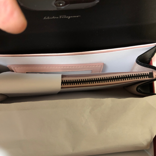 Ferragamo(フェラガモ)のフェラガモ長財布yoko様専用 レディースのファッション小物(財布)の商品写真