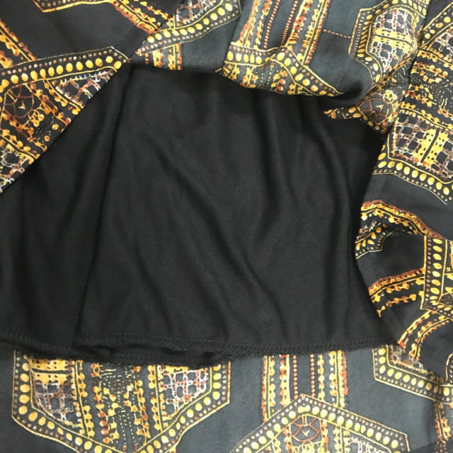 ANAP(アナップ)の【ANAP】黒 ゴールド ミニスカート レディースのスカート(ミニスカート)の商品写真