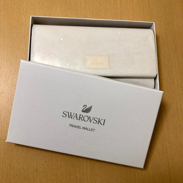 SWAROVSKI(スワロフスキー)のまりっく様専用！  スワロフスキー ノベルティ 長財布 トラベルウォーレット レディースのファッション小物(その他)の商品写真