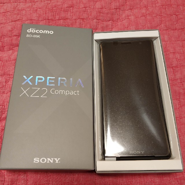 docomo Xperia XZ2 compact so-05k 未使用新品