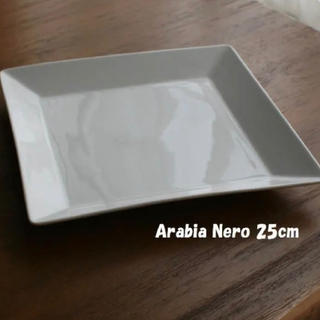 アラビア(ARABIA)の【廃盤品】アラビア ネロ スクエアプレート 25cm(食器)
