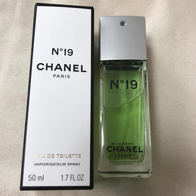 CHANEL(シャネル)のCHANEL 香水 No19 50ml コスメ/美容の香水(香水(女性用))の商品写真