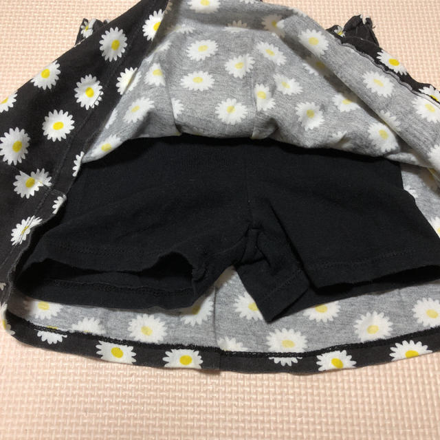 キッザラス 花柄 黒 キュロット 95 キッズ/ベビー/マタニティのキッズ服女の子用(90cm~)(スカート)の商品写真