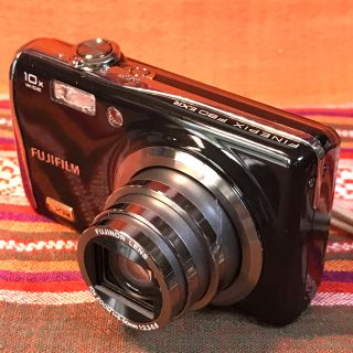 フジフイルム(富士フイルム)のfujifilm finepix F 80EXR 光学10倍ズーム 美品！(コンパクトデジタルカメラ)