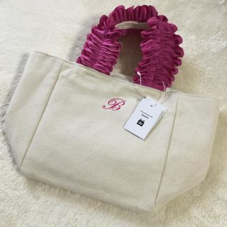 ベベ(BeBe)の【新品】べべ♡トートバッグ♡オフホワイト×ピンク(トートバッグ)