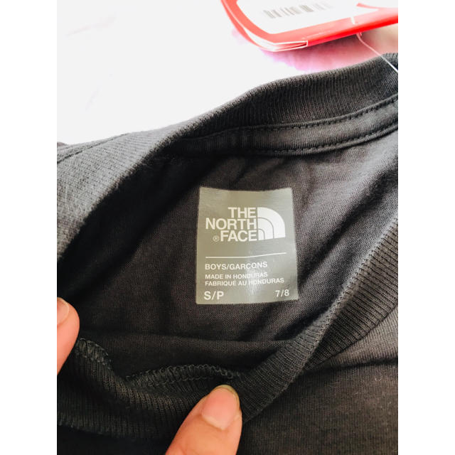 THE NORTH FACE(ザノースフェイス)の【新品未使用】ノースフェイス ボックスロゴT キッズ/ベビー/マタニティのキッズ服男の子用(90cm~)(Tシャツ/カットソー)の商品写真