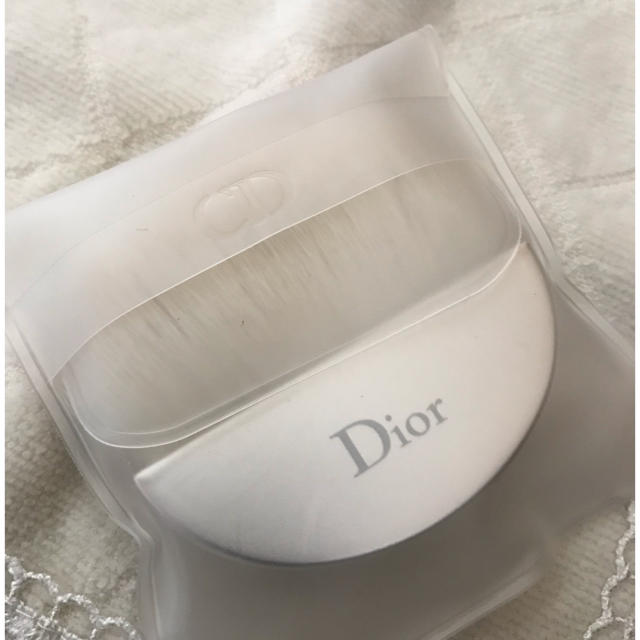 Dior(ディオール)の新品未使用Dior フェイスパウダーブラシ コスメ/美容のベースメイク/化粧品(フェイスパウダー)の商品写真