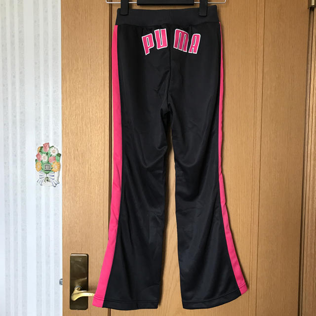 PUMA(プーマ)の140プーマジャージ新品 キッズ/ベビー/マタニティのキッズ服女の子用(90cm~)(パンツ/スパッツ)の商品写真