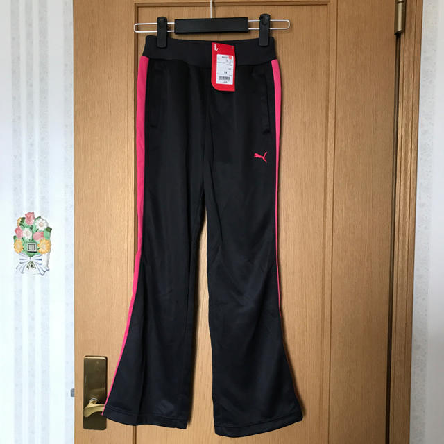 PUMA(プーマ)の140プーマジャージ新品 キッズ/ベビー/マタニティのキッズ服女の子用(90cm~)(パンツ/スパッツ)の商品写真