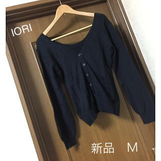イオリ(IORI)の新品 タグ付き  IORI  Ｖ ネック  カットソー 黒  M(カットソー(長袖/七分))