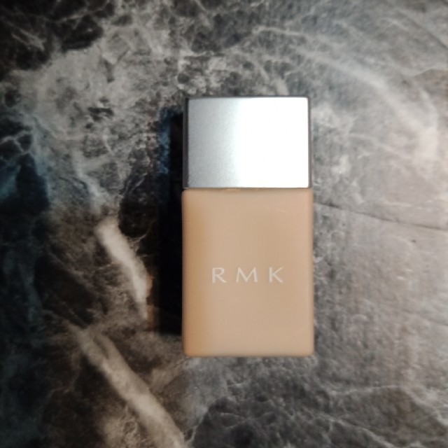 RMK(アールエムケー)のRMK リクイドファンデーション　202　30ml コスメ/美容のベースメイク/化粧品(ファンデーション)の商品写真