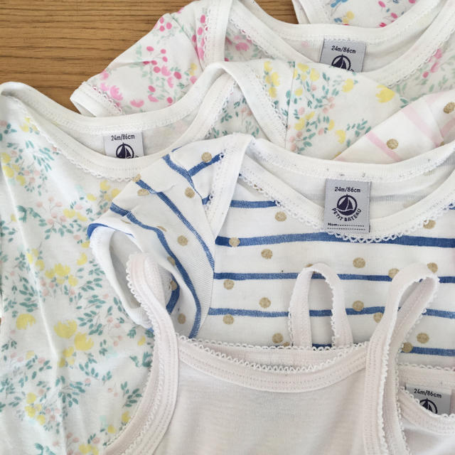 PETIT BATEAU(プチバトー)のプチバトー♡ 半袖ボディ5枚＆キャミソールボディ3枚 24m キッズ/ベビー/マタニティのベビー服(~85cm)(肌着/下着)の商品写真