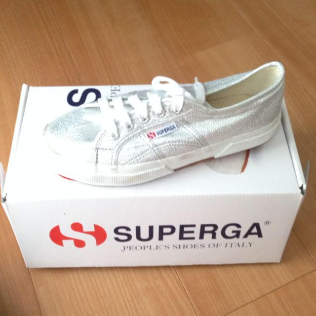 SUPERGA(スペルガ)のスペルガ シルバー スニーカー レディースの靴/シューズ(スニーカー)の商品写真