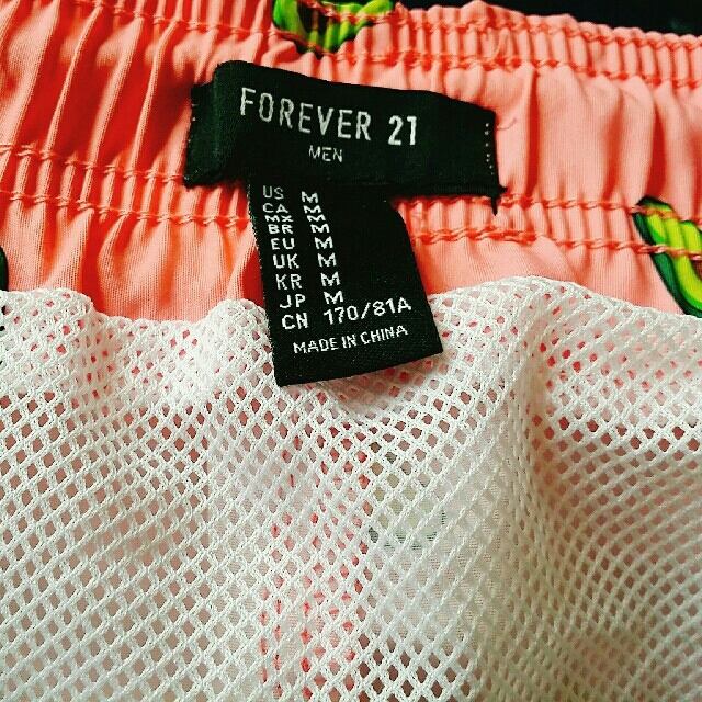 FOREVER 21(フォーエバートゥエンティーワン)のフォーエバー21　メンズ　アボカトスイムパンツ　M メンズの水着/浴衣(水着)の商品写真