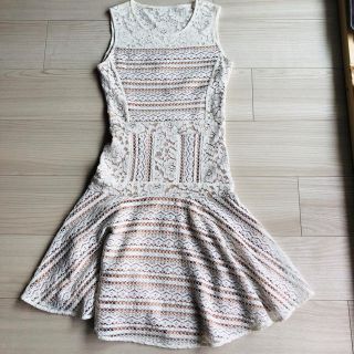 ビーシービージーマックスアズリア(BCBGMAXAZRIA)のBCBG ワンピース 白 レース シースルー(ひざ丈ワンピース)