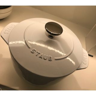 ストウブ(STAUB)の《直営店限定 人気 希少》staub ココットde GOHAN M ホワイト(鍋/フライパン)