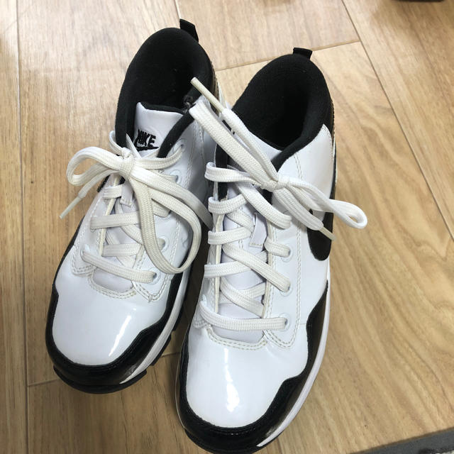 NIKE(ナイキ)の子ども用シューズ キッズ/ベビー/マタニティのキッズ靴/シューズ(15cm~)(スニーカー)の商品写真