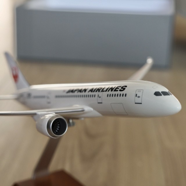 JAL(日本航空)(ジャル(ニホンコウクウ))の新品 JAL B787モデルプレーン エンタメ/ホビーのテーブルゲーム/ホビー(航空機)の商品写真