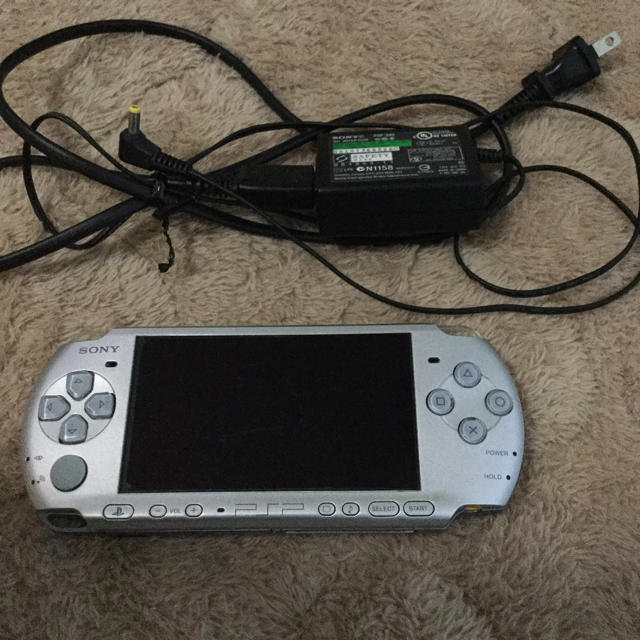 PlayStation Portable(プレイステーションポータブル)の訳ありPSP−3000本体 ソフトほかおまけ多数 エンタメ/ホビーのゲームソフト/ゲーム機本体(携帯用ゲーム機本体)の商品写真