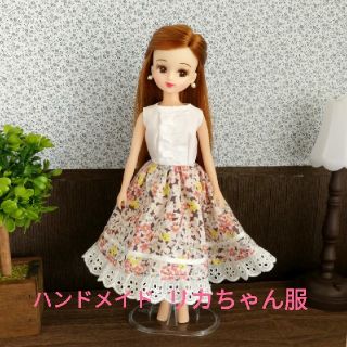 夏物セール‼️ハンドメイドリカちゃん服　切り替えワンピースとピアスのセット(その他)