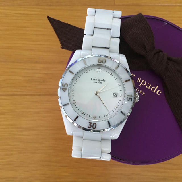 美品✨ケイトスペード ブレスレット 腕時計 レディース ホワイトシェル デイジー時計