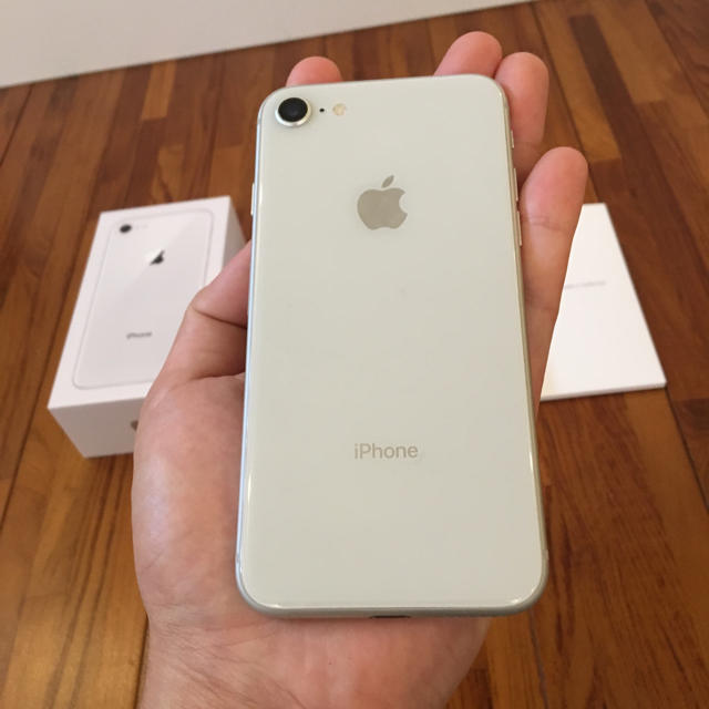 iPhone(アイフォーン)のiPhone 8 SIM フリー スマホ/家電/カメラのスマートフォン/携帯電話(スマートフォン本体)の商品写真