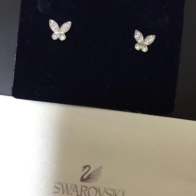 SWAROVSKI(スワロフスキー)のSWROVSKI ピアス 蝶々 レディースのアクセサリー(ピアス)の商品写真