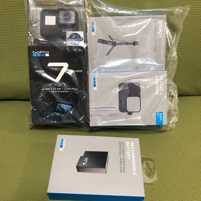 GoPro(ゴープロ)のariei様専用 新品未開封  GoPro HERO7 BLACK  国内正規品 スマホ/家電/カメラのカメラ(コンパクトデジタルカメラ)の商品写真