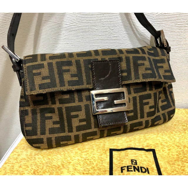 FENDI(フェンディ)の正規店購入✨人気❗️FENDIフェンディのズッカ柄マンマバケット レディースのバッグ(ショルダーバッグ)の商品写真