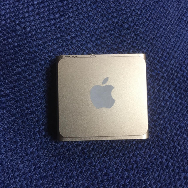 Apple(アップル)のipod shuffle  スマホ/家電/カメラのオーディオ機器(ポータブルプレーヤー)の商品写真