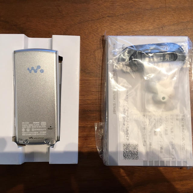 WALKMAN(ウォークマン)のWALKMAN NW-S764 8G ホワイト スマホ/家電/カメラのオーディオ機器(ポータブルプレーヤー)の商品写真