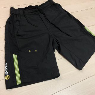 スキンズ(SKINS)のskinsのショートパンツ Mサイズ(トレーニング用品)