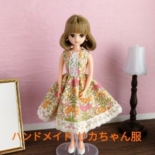 夏物セール‼️ハンドメイドリカちゃん服　花柄ワンピースとピアスのセット(その他)