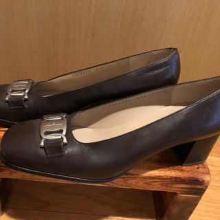 サルヴァトーレフェラガモ(Salvatore Ferragamo)のフェラガモ パンプス  8 1/2 C(ハイヒール/パンプス)