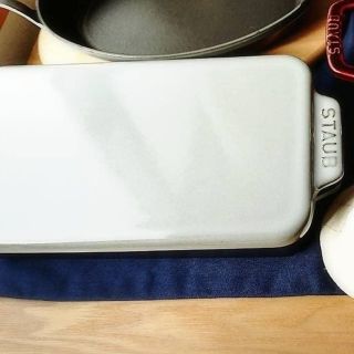 ストウブ(STAUB)のケーキ＆ブレッド(カラー/蓋グレー)廃盤品(鍋/フライパン)