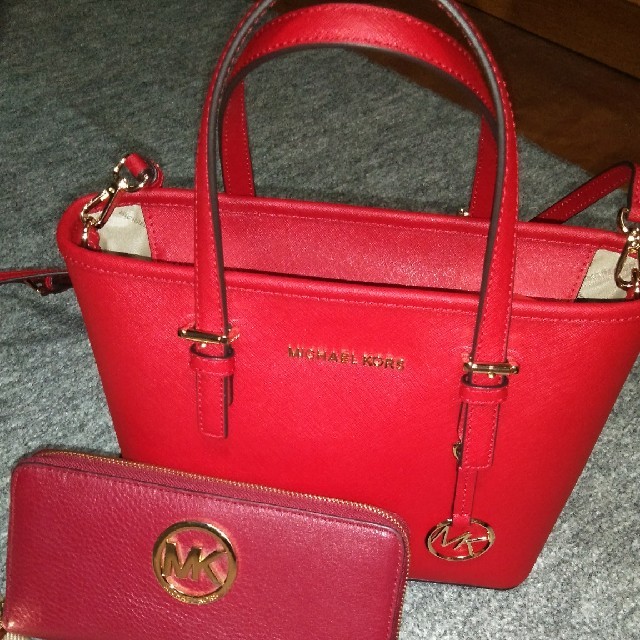 Michael Kors(マイケルコース)のマイケルコースバッグコメント逃げは迷惑ですよ（●｀ε´●） レディースのバッグ(ショルダーバッグ)の商品写真