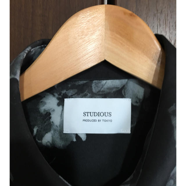 STUDIOUS(ステュディオス)の完売品！studious  ダークフラワービッグシルエットシャツ サイズ3 メンズのトップス(シャツ)の商品写真