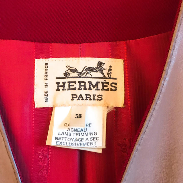 Hermes(エルメス)のエルメス スーツ 赤 エルメスらしい レディースのジャケット/アウター(ノーカラージャケット)の商品写真